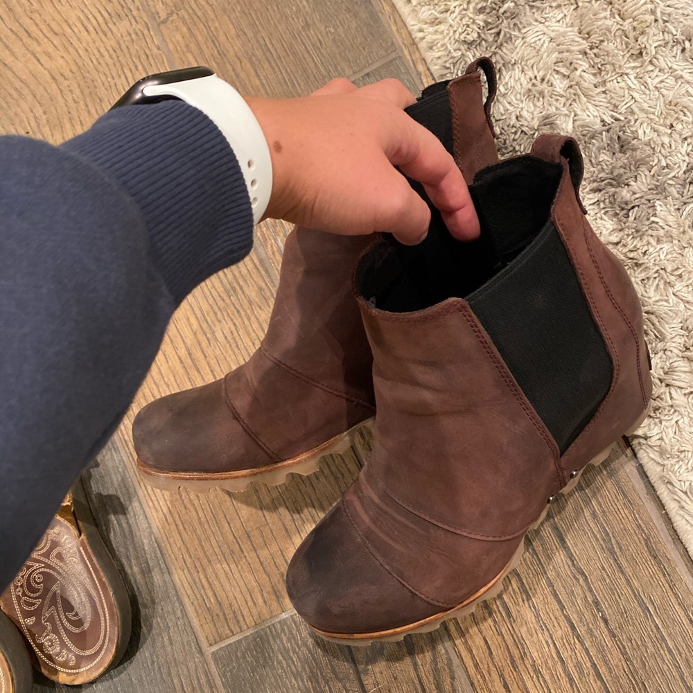 Sorel Lea wedge booties